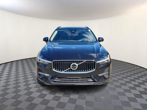 2022 Volvo XC60 B5 Momentum