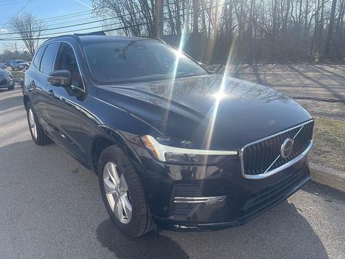 2022 Volvo XC60 B5 Momentum