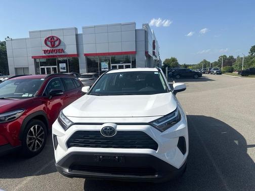 Ice Cap 2025 Toyota RAV4 XLE