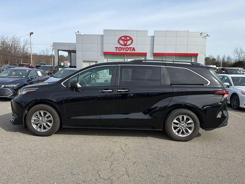 2022 Toyota Sienna XLE