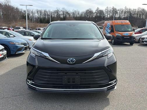 2022 Toyota Sienna XLE
