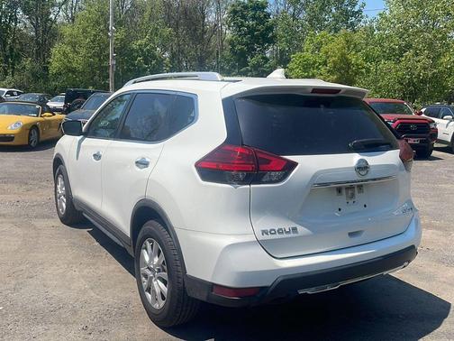 Glacier White 2017 Nissan Rogue SV