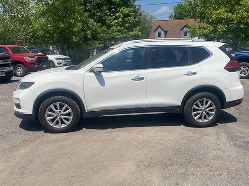 Glacier White 2017 Nissan Rogue SV