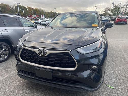2022 Toyota Highlander LE