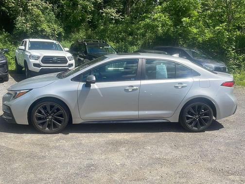 Classic Silver Metallic 2024 Toyota Corolla SE
