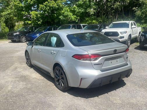 Classic Silver Metallic 2024 Toyota Corolla SE