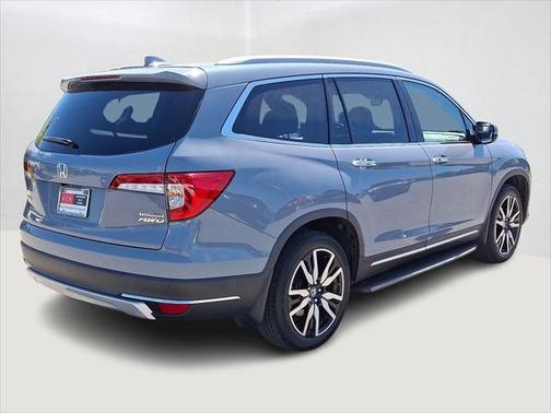 2022 Honda Pilot Touring 8-Passenger