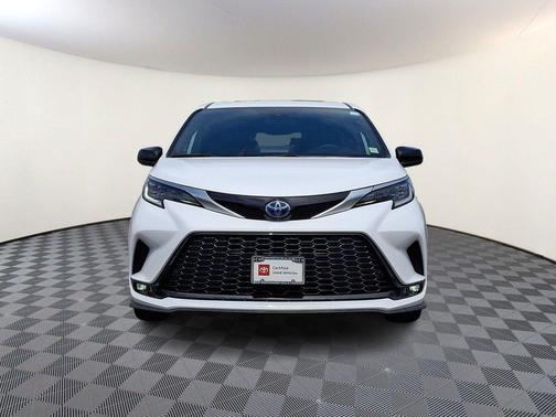 Ice Cap 2023 Toyota Sienna XSE 7 Passenger