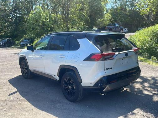 Wind Chill Pearl/Midnight Black Metallic 2024 Toyota RAV4 Hybrid SE
