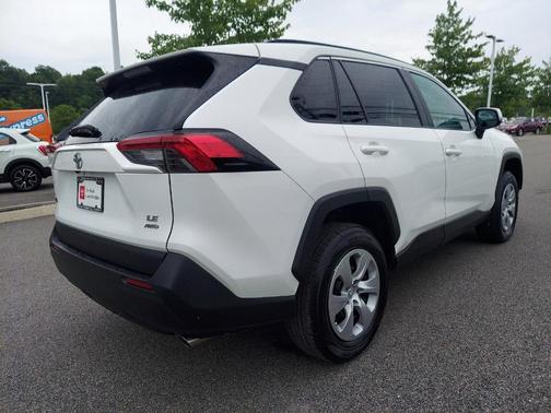 Photo 4 of 26 of 2019 Toyota RAV4 LE