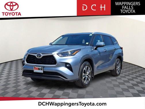 Moon Dust 2023 Toyota Highlander XLE
