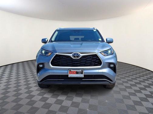 Moon Dust 2023 Toyota Highlander XLE
