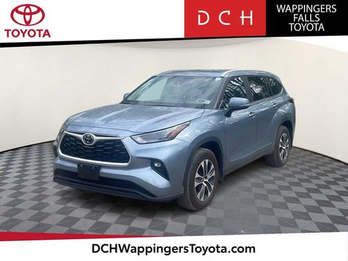 Moon Dust 2023 Toyota Highlander XLE