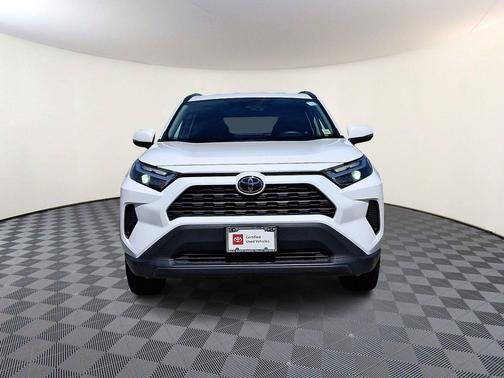Ice Cap 2024 Toyota RAV4 XLE