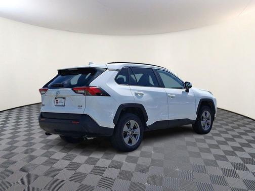 Ice Cap 2024 Toyota RAV4 XLE