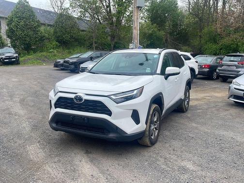 Ice Cap 2024 Toyota RAV4 XLE