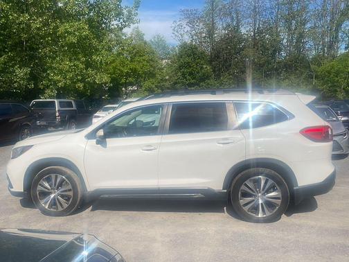 Crystal White Pearl 2020 Subaru Ascent Limited 7-Passenger