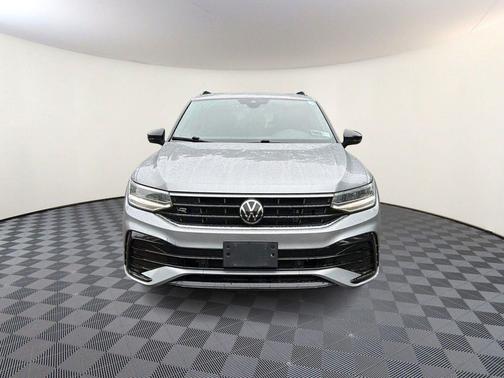 Pyrite Silver Metallic 2024 Volkswagen Tiguan 2.0T SE R-Line Black