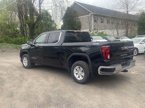 Onyx Black 2024 GMC Sierra 1500 SLE