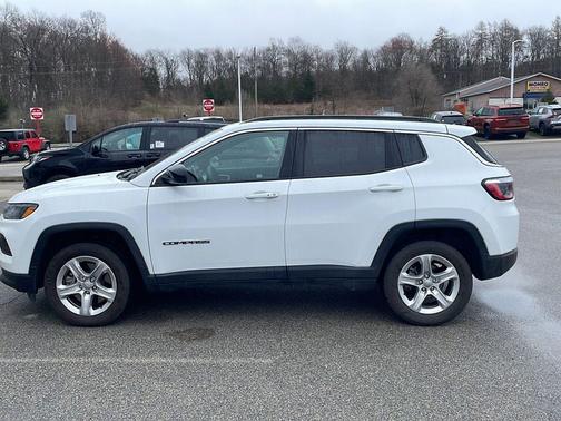 Bright White Clearcoat 2023 Jeep Compass Latitude