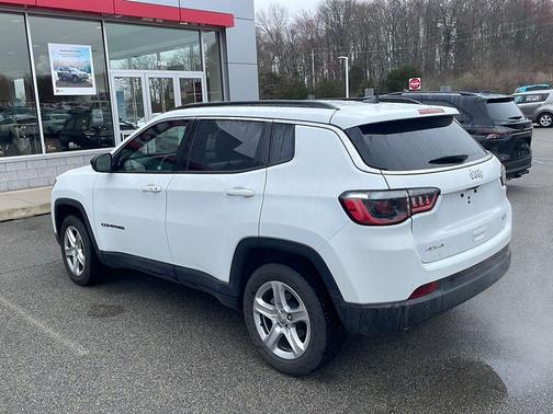 Bright White Clearcoat 2023 Jeep Compass Latitude