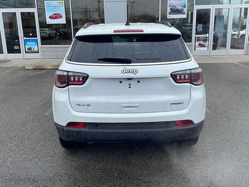 Bright White Clearcoat 2023 Jeep Compass Latitude