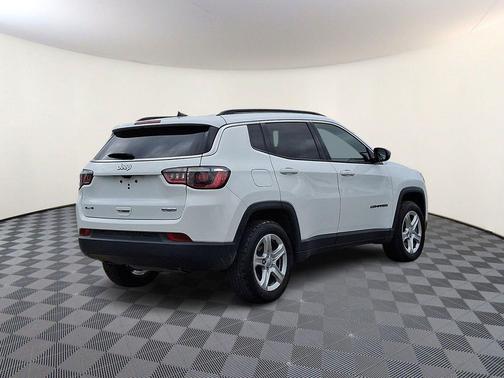 Bright White Clearcoat 2023 Jeep Compass Latitude