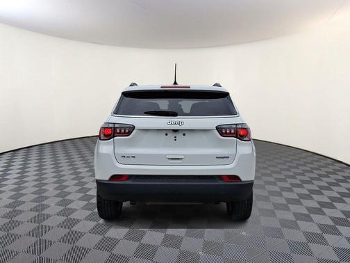 Bright White Clearcoat 2023 Jeep Compass Latitude