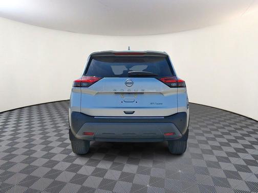 Brilliant Silver Metallic 2022 Nissan Rogue SV