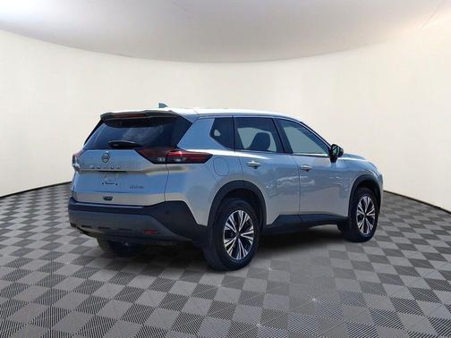 Brilliant Silver Metallic 2022 Nissan Rogue SV