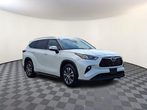Blizzard Pearl 2020 Toyota Highlander XLE