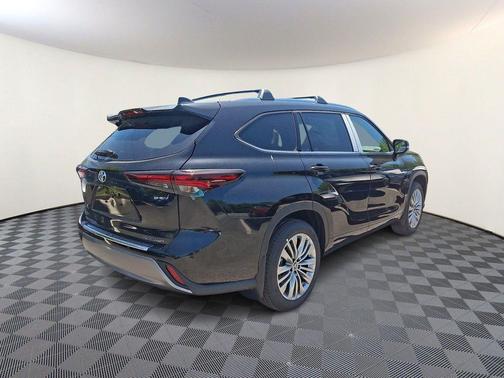 0218 2026 Toyota Highlander Hybrid Platinum