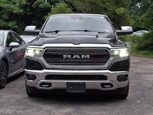 Diamond Black Crystal Pearlcoat 2019 RAM 1500 Limited