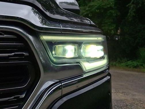 Diamond Black Crystal Pearlcoat 2019 RAM 1500 Limited
