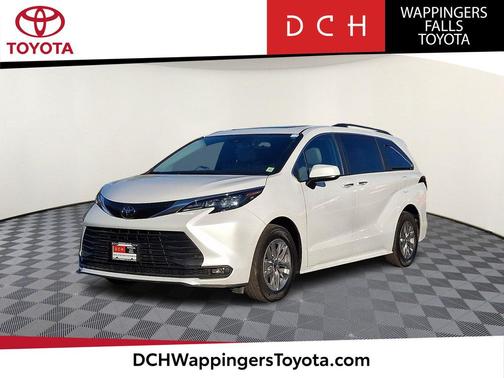 Wind Chill Pearl 2026 Toyota Sienna XLE