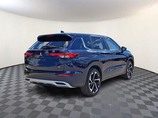Black 2024 Mitsubishi Outlander SE 2.5 S-AWC