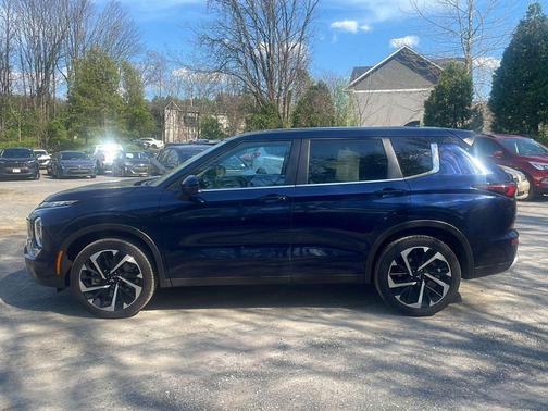 Black 2024 Mitsubishi Outlander SE 2.5 S-AWC