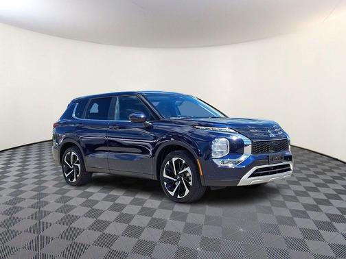 Black 2024 Mitsubishi Outlander SE 2.5 S-AWC