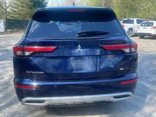 Black 2024 Mitsubishi Outlander SE 2.5 S-AWC