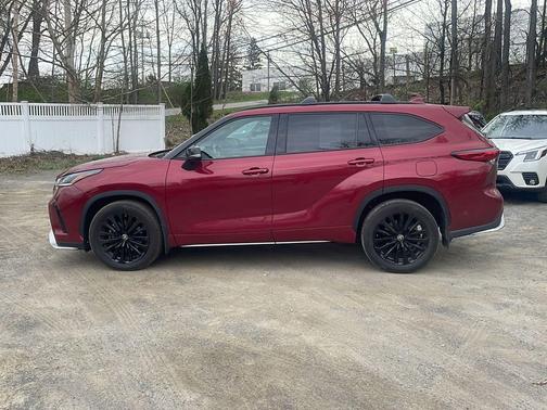 Ruby Flare Pearl 2023 Toyota Highlander XSE