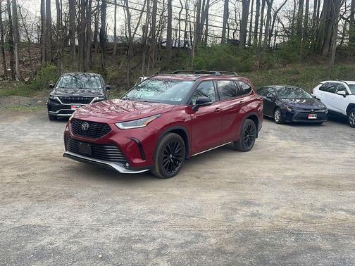 Ruby Flare Pearl 2023 Toyota Highlander XSE