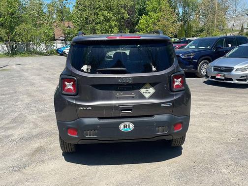 Granite Crystal Metallic Clearcoat 2018 Jeep Renegade Latitude