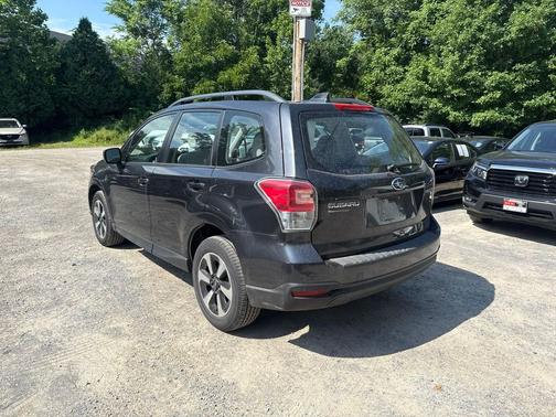 Dark Gray Metallic 2018 Subaru Forester 2.5i