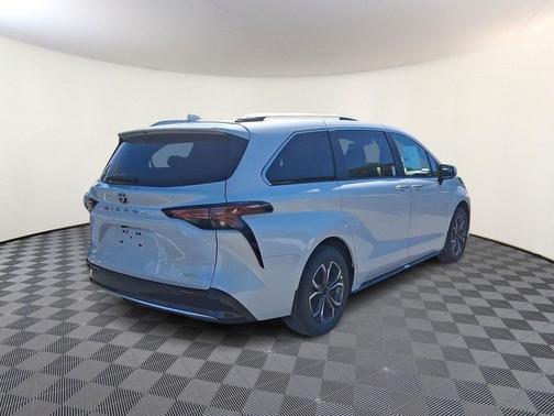 Wind Chill Pearl 2026 Toyota Sienna Platinum