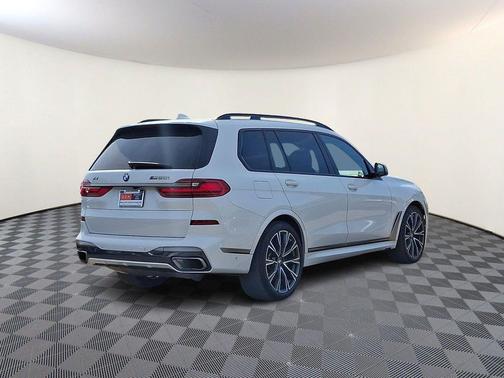 Mineral White Metallic 2021 BMW X7 M50i