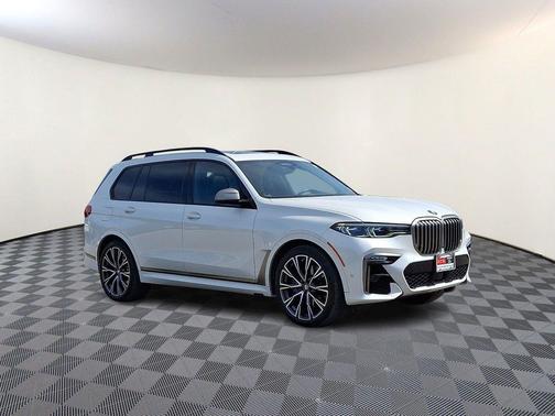 Mineral White Metallic 2021 BMW X7 M50i