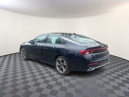 Ebony Black 2022 Kia K5 EX