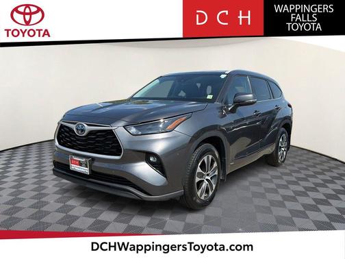 Magnetic Gray Metallic 2023 Toyota Highlander Hybrid XLE