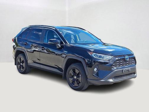 2021 Toyota RAV4 Hybrid XLE