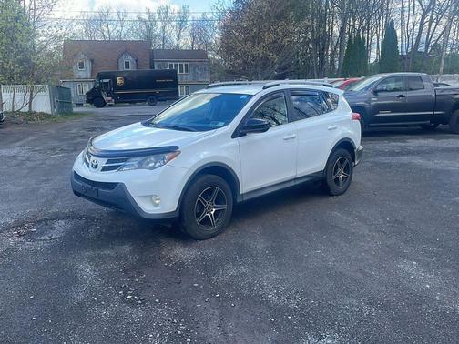 Super White 2014 Toyota RAV4 LE